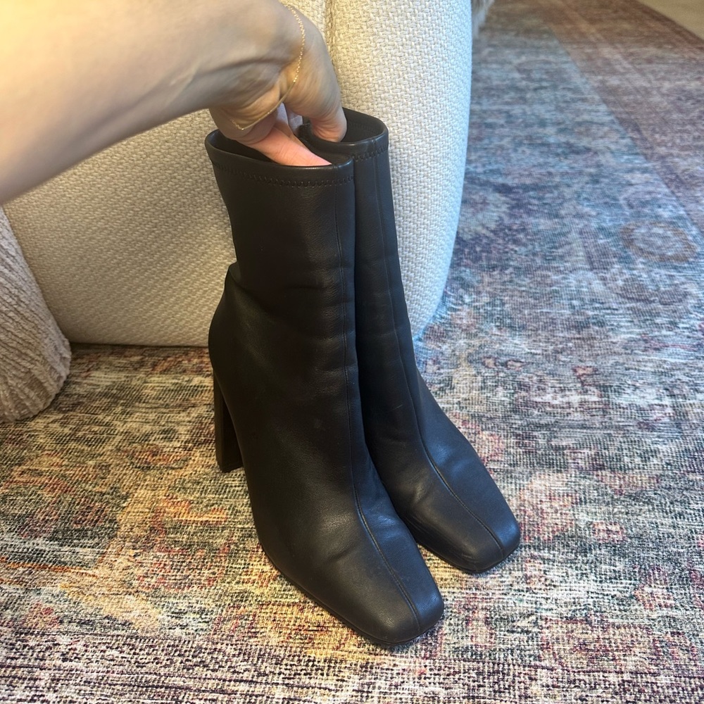 Size 10 Steve Madden black bootie
